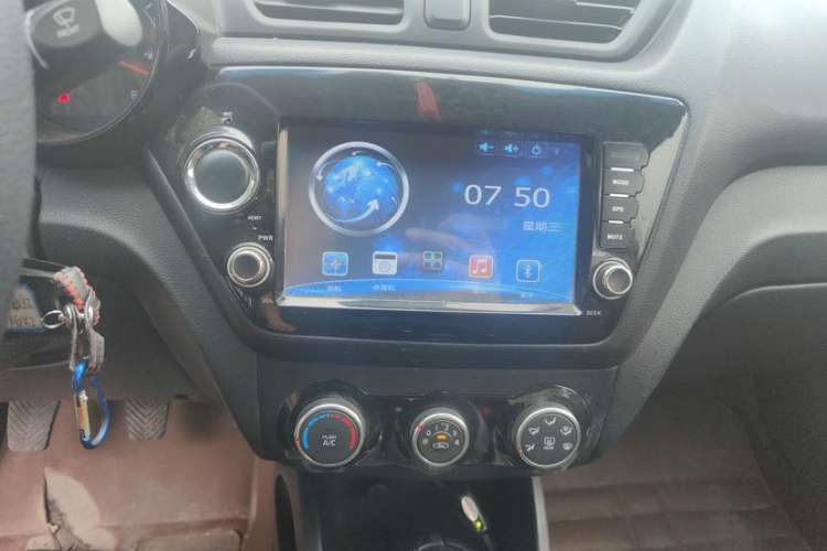 Used Kia K2 2015 Sedan 1.4L MT GLS Interior 2