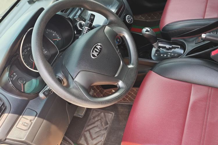 Used Kia K2 2015 Hatchback 1.4L AT GLS Cool Edition Interior 2