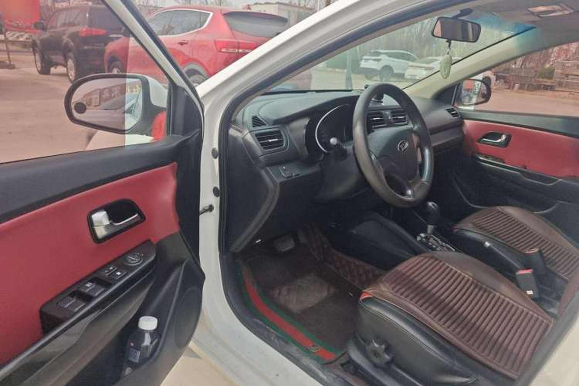 Used Kia K2 2015 Hatchback 1.4L AT GLS Cool Edition Interior 2