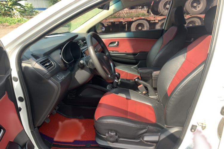Used Kia K2 2015 Hatchback 1.4L MT GLS Cool Edition Interior 2