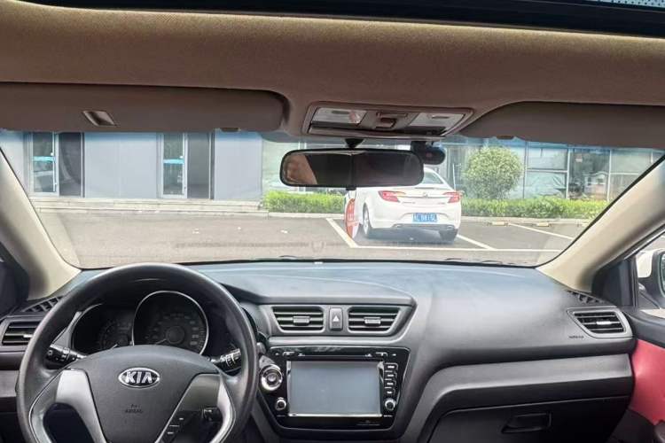 Used Kia K2 2015 Hatchback 1.4L AT GLS Cool Edition Interior 3