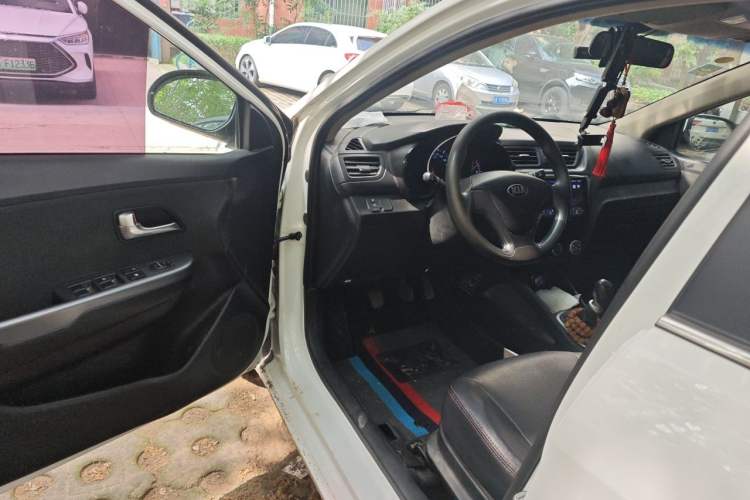 Used Kia K2 2015 Sedan 1.4L MT GLS Interior 3
