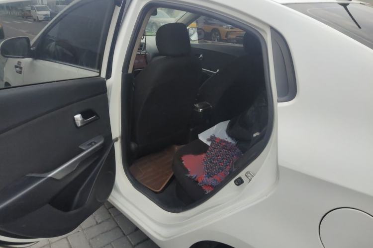 Used Kia K2 2015 Sedan 1.4L MT GLS Interior 4