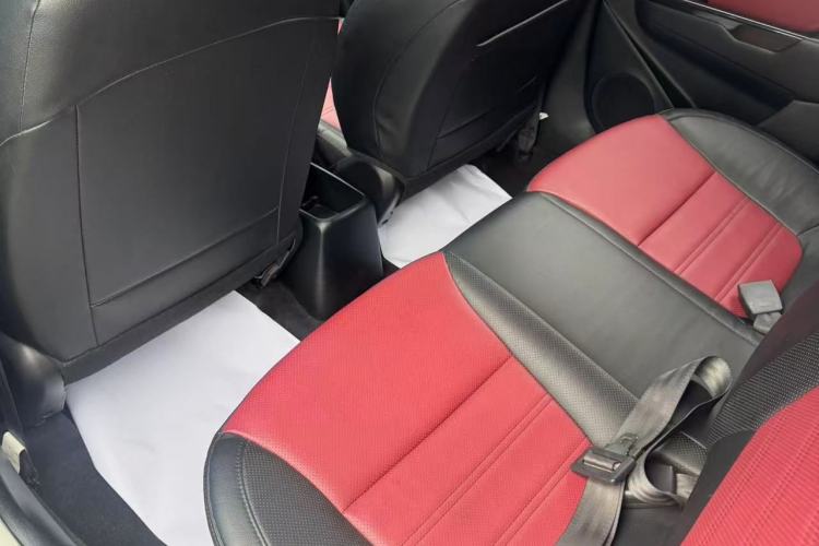 Used Kia K2 2015 Hatchback 1.4L AT GLS Cool Edition Interior 4
