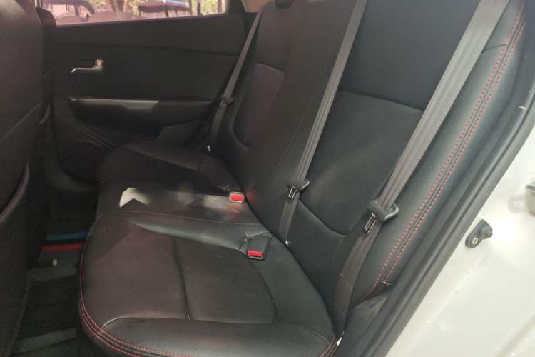 Used Kia K2 2015 Sedan 1.4L MT GLS Interior 4