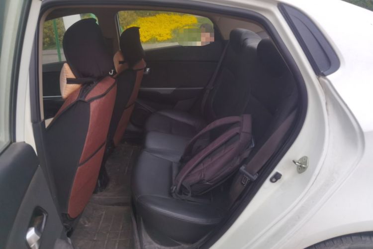 Used Kia K2 2015 Sedan 1.4L MT GLS Interior 4