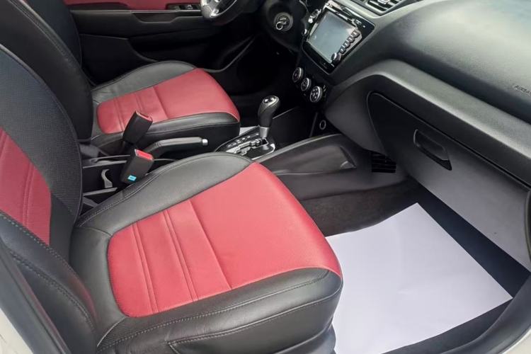 Used Kia K2 2015 Hatchback 1.4L AT GLS Cool Edition Interior 5
