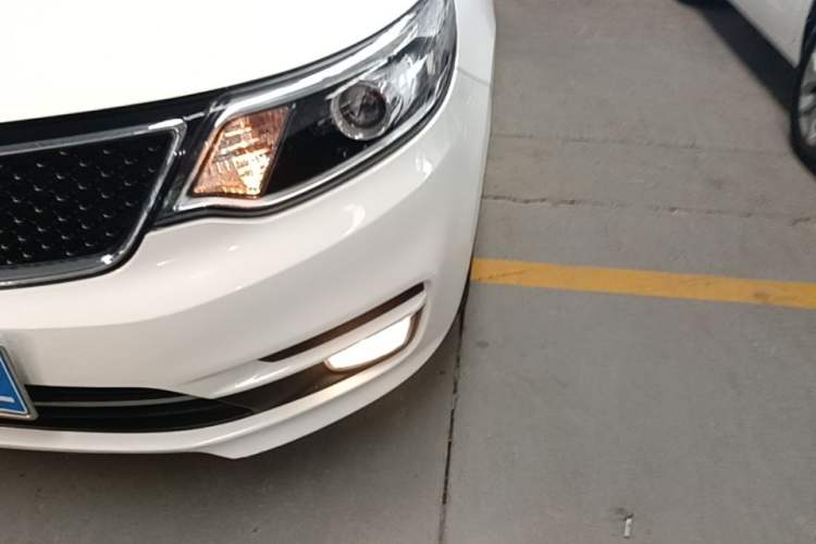 Used Kia K2 2015 Sedan 1.6L Automatic Transmission Premium Left Front Headlight