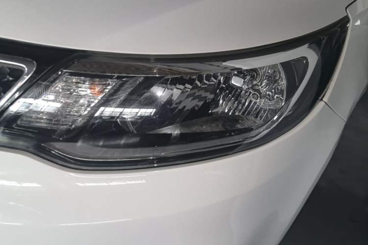 Used Kia K2 2015 Sedan 1.4L MT GLS Left Front Headlight