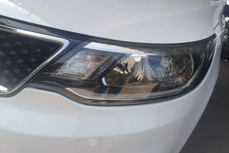 Used Kia K2 2015 Sedan 1.4L Automatic GLS Left Front Headlight