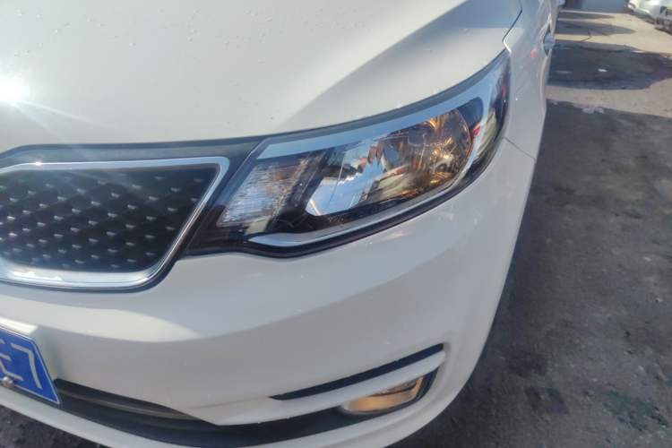 Used Kia K2 2015 Sedan 1.4L Automatic GLS Left Front Headlight
