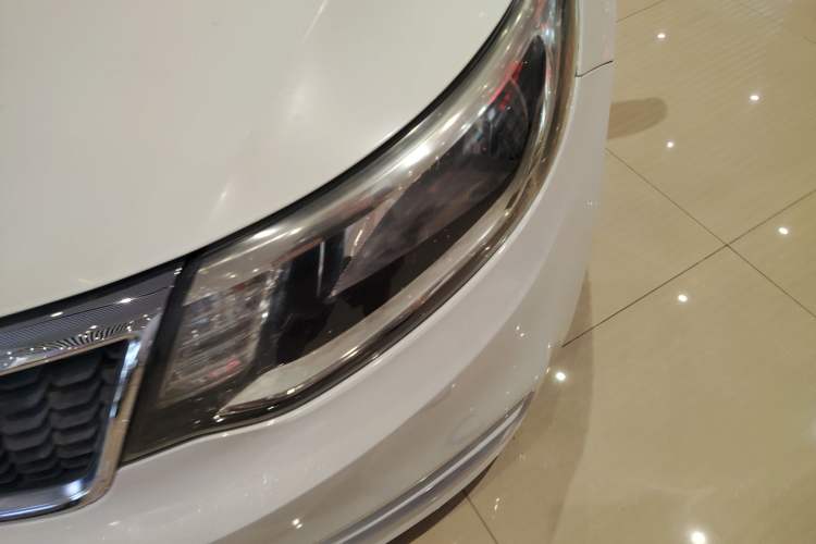 Used Kia K2 2015 Sedan 1.4L Automatic GLS Left Front Headlight