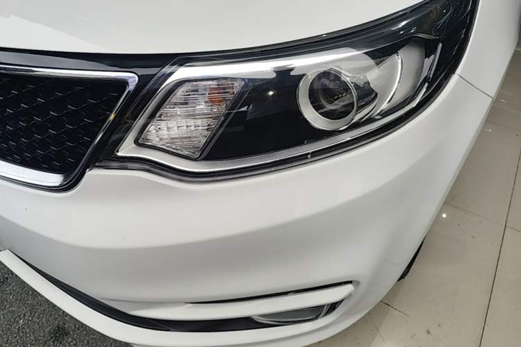 Used Kia K2 2015 Sedan 1.6L Automatic Transmission Premium Left Front Headlight