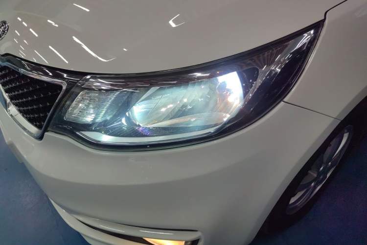 Used Kia K2 2015 Sedan 1.4L Automatic GLS Left Front Headlight