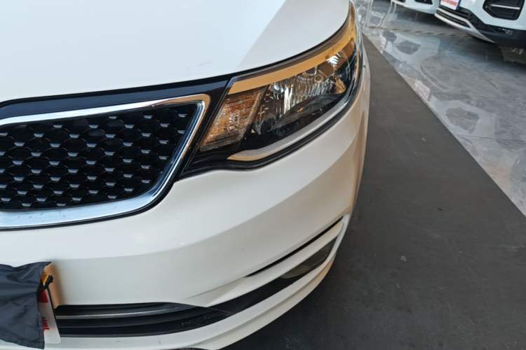 Used Kia K2 2015 Sedan 1.4L MT GLS Left Front Headlight