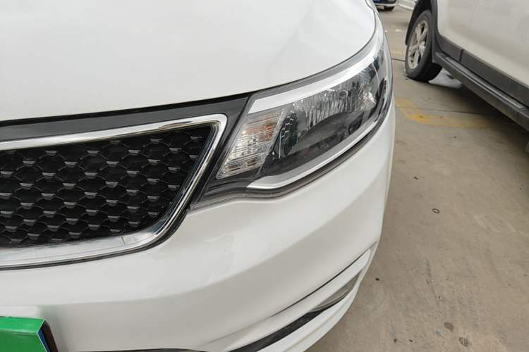 Used Kia K2 2015 Sedan 1.4L MT GLS Left Front Headlight
