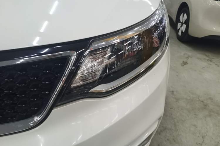 Used Kia K2 2015 Hatchback 1.4L AT GLS Cool Edition Left Front Headlight