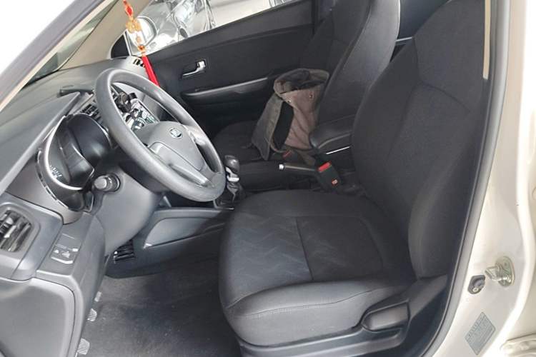 Used Kia K2 2015 Sedan 1.4L MT GLS Left Front Seat