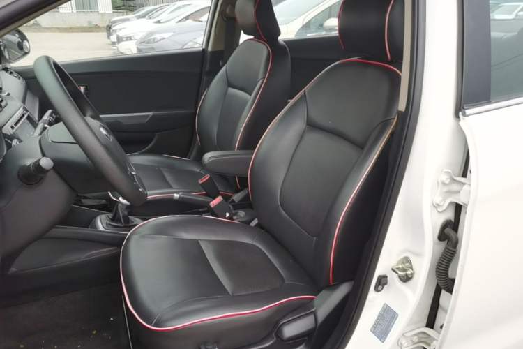 Used Kia K2 2015 Sedan 1.4L MT TOP Left Front Seat