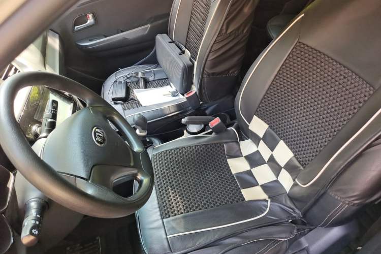 Used Kia K2 2015 Sedan 1.4L MT GLS Left Front Seat
