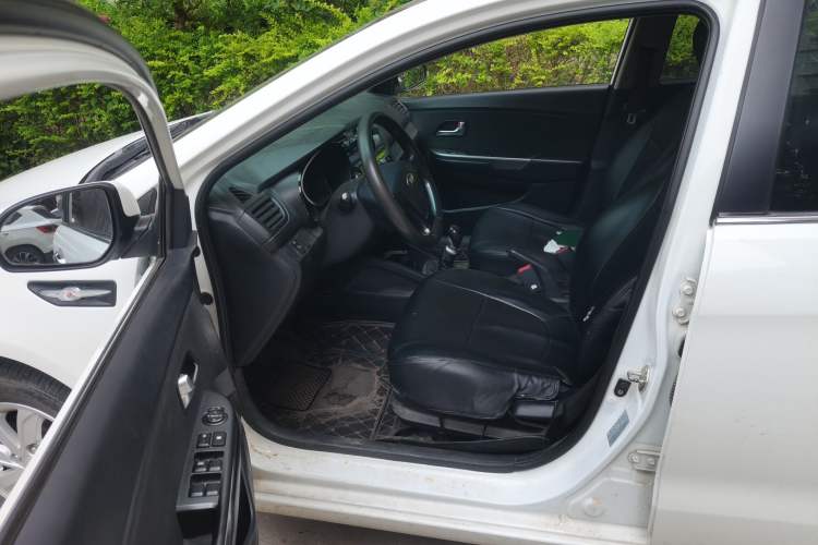 Used Kia K2 2015 Sedan 1.4L MT GLS Left Front Seat