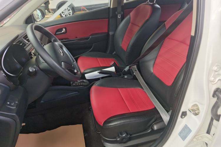Used Kia K2 2015 Hatchback 1.4L AT GLS Cool Edition Left Front Seat