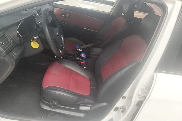 Used Kia K2 2015 Hatchback 1.4L AT GLS Cool Edition Left Front Seat