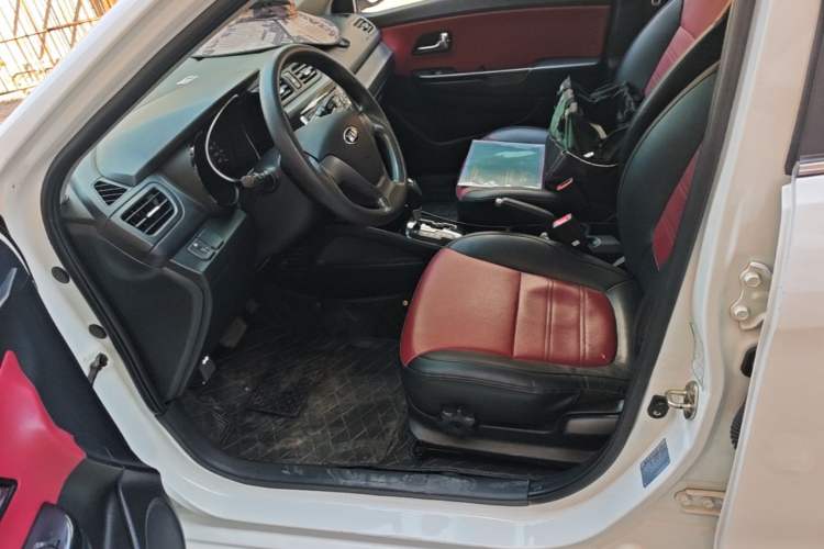 Used Kia K2 2015 Hatchback 1.4L AT GLS Cool Edition Left Front Seat