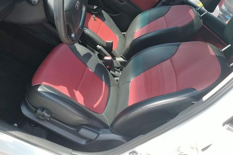 Used Kia K2 2015 Hatchback 1.4L AT GLS Cool Edition Left Front Seat