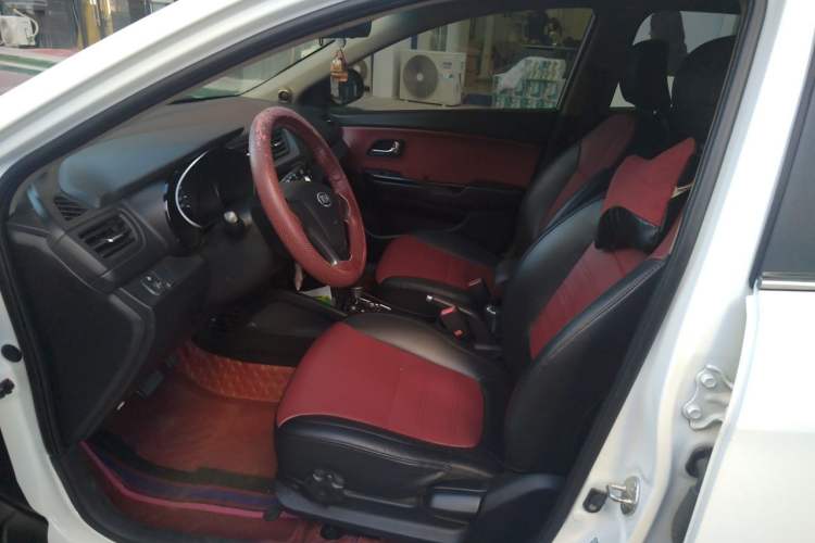 Used Kia K2 2015 Hatchback 1.4L AT GLS Cool Edition Left Front Seat