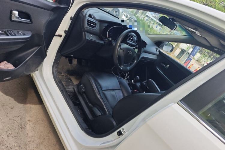 Used Kia K2 2015 Sedan 1.4L MT TOP Left Front Seat