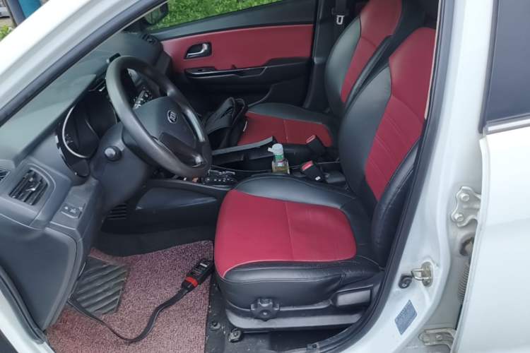 Used Kia K2 2015 Hatchback 1.4L AT GLS Cool Edition Left Front Seat