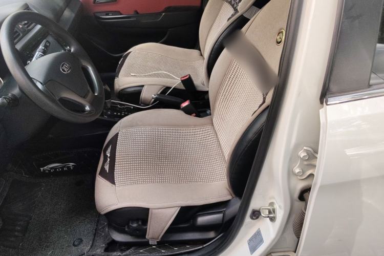 Used Kia K2 2015 Hatchback 1.4L AT GLS Cool Edition Left Front Seat