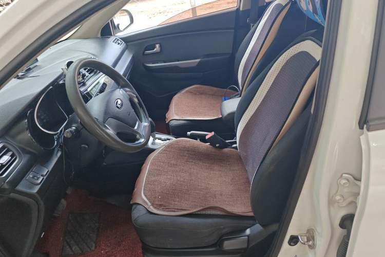 Used Kia K2  Left Front Seat