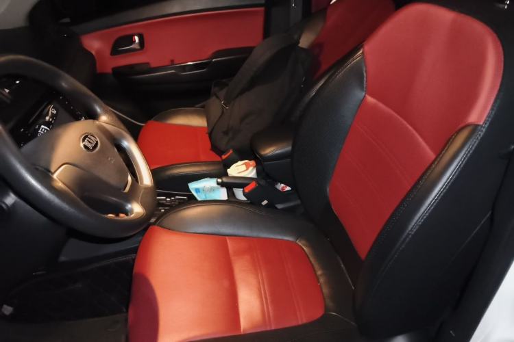 Used Kia K2 2015 Hatchback 1.4L AT GLS Cool Edition Left Front Seat