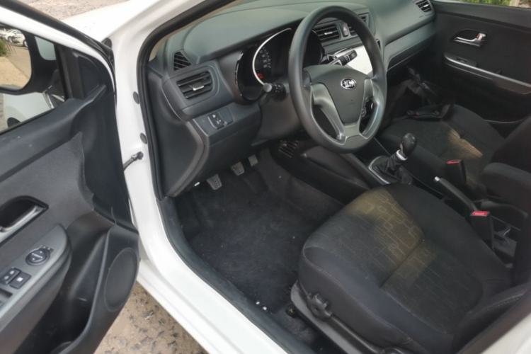 Used Kia K2 2015 Sedan 1.4L MT TOP Left Front Seat
