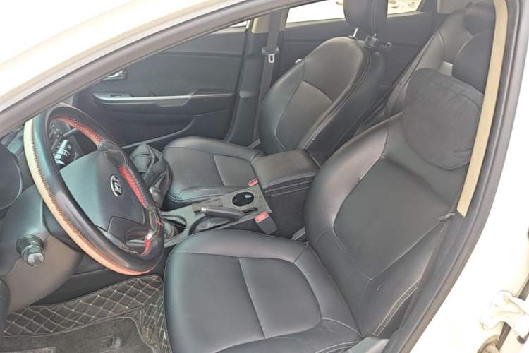 Used Kia K2 2015 Sedan 1.4L MT GLS Left Front Seat