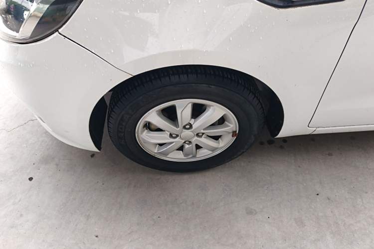 Used Kia K2 2015 Sedan 1.4L MT GLS Left Front Wheel Hub