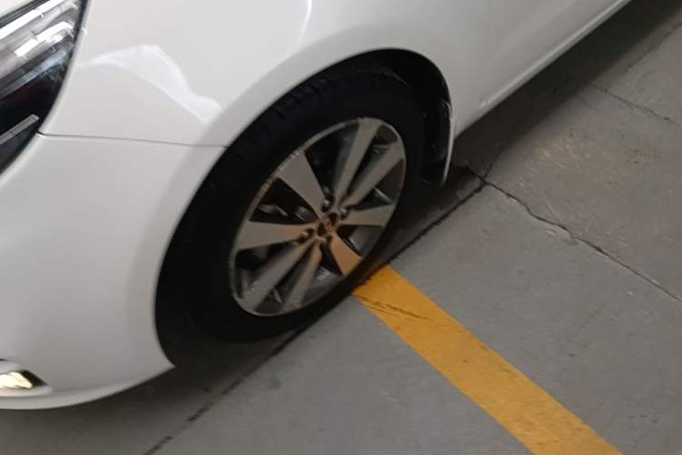 Used Kia K2 2015 Sedan 1.6L Automatic Transmission Premium Left Front Wheel Hub
