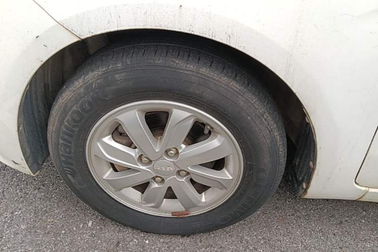 Used Kia K2 2015 Sedan 1.4L MT GLS Left Front Wheel Hub