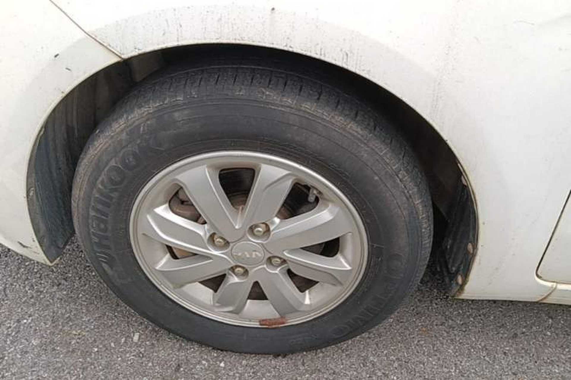 Used Kia K2 2015 Sedan 1.4L MT GLS Left Front Wheel Hub