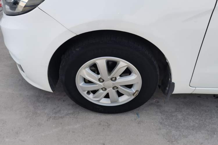 Used Kia K2 2015 Sedan 1.4L Automatic GLS Left Front Wheel Hub
