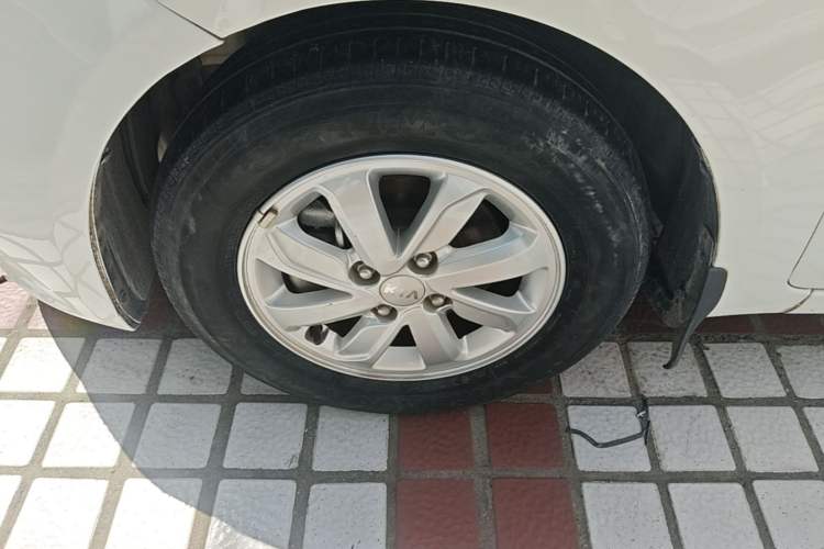 Used Kia K2 2015 Sedan 1.4L Automatic GLS Left Front Wheel Hub