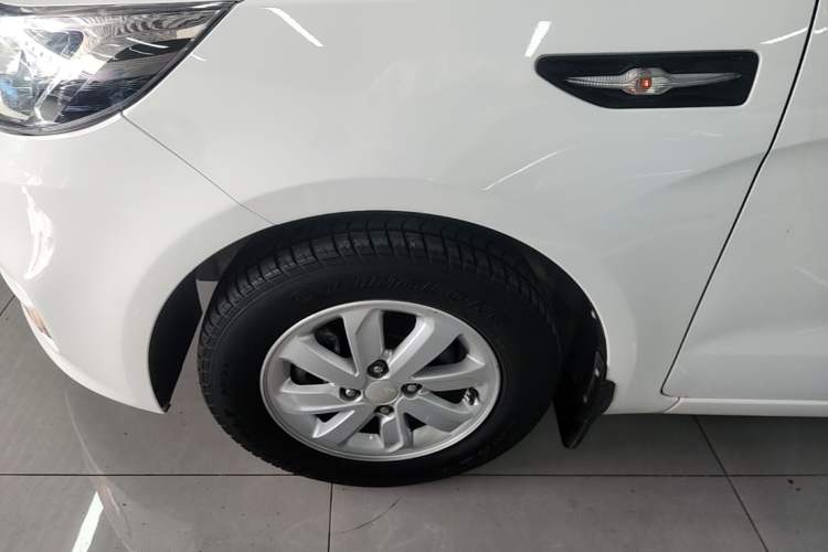 Used Kia K2 2015 Sedan 1.4L MT GLS Left Front Wheel Hub
