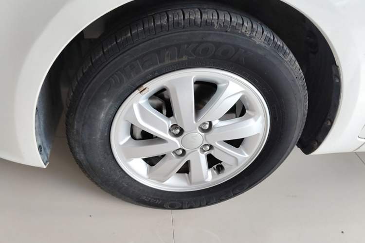 Used Kia K2 2015 Sedan 1.4L MT GLS Left Front Wheel Hub