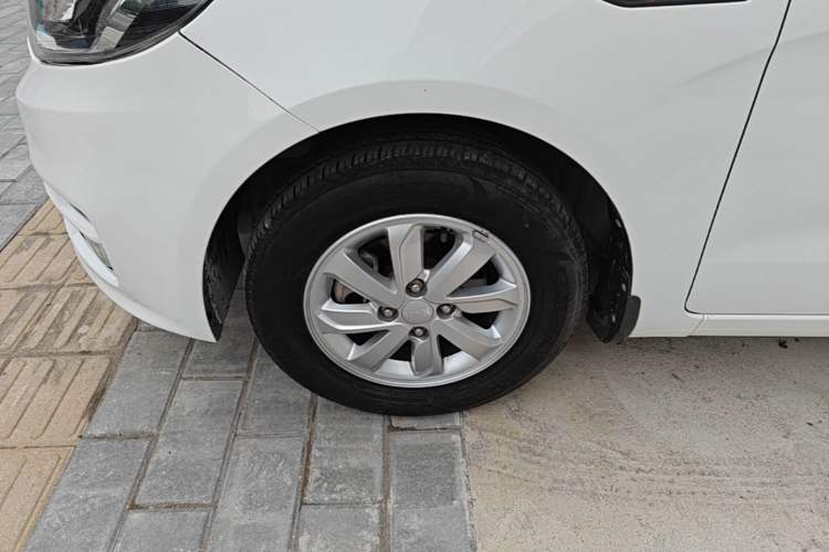 Used Kia K2 2015 Sedan 1.4L Automatic GLS Left Front Wheel Hub