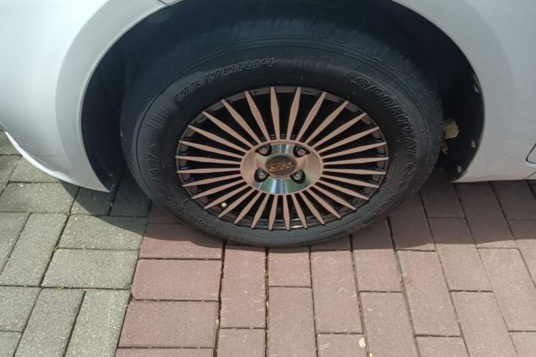 Used Kia K2 2015 Sedan 1.4L Automatic GLS Left Front Wheel Hub