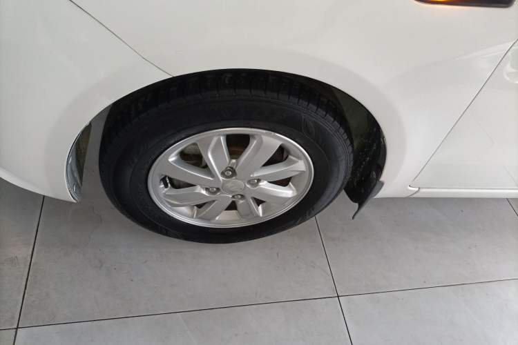 Used Kia K2 2015 Sedan 1.4L Automatic GLS Left Front Wheel Hub