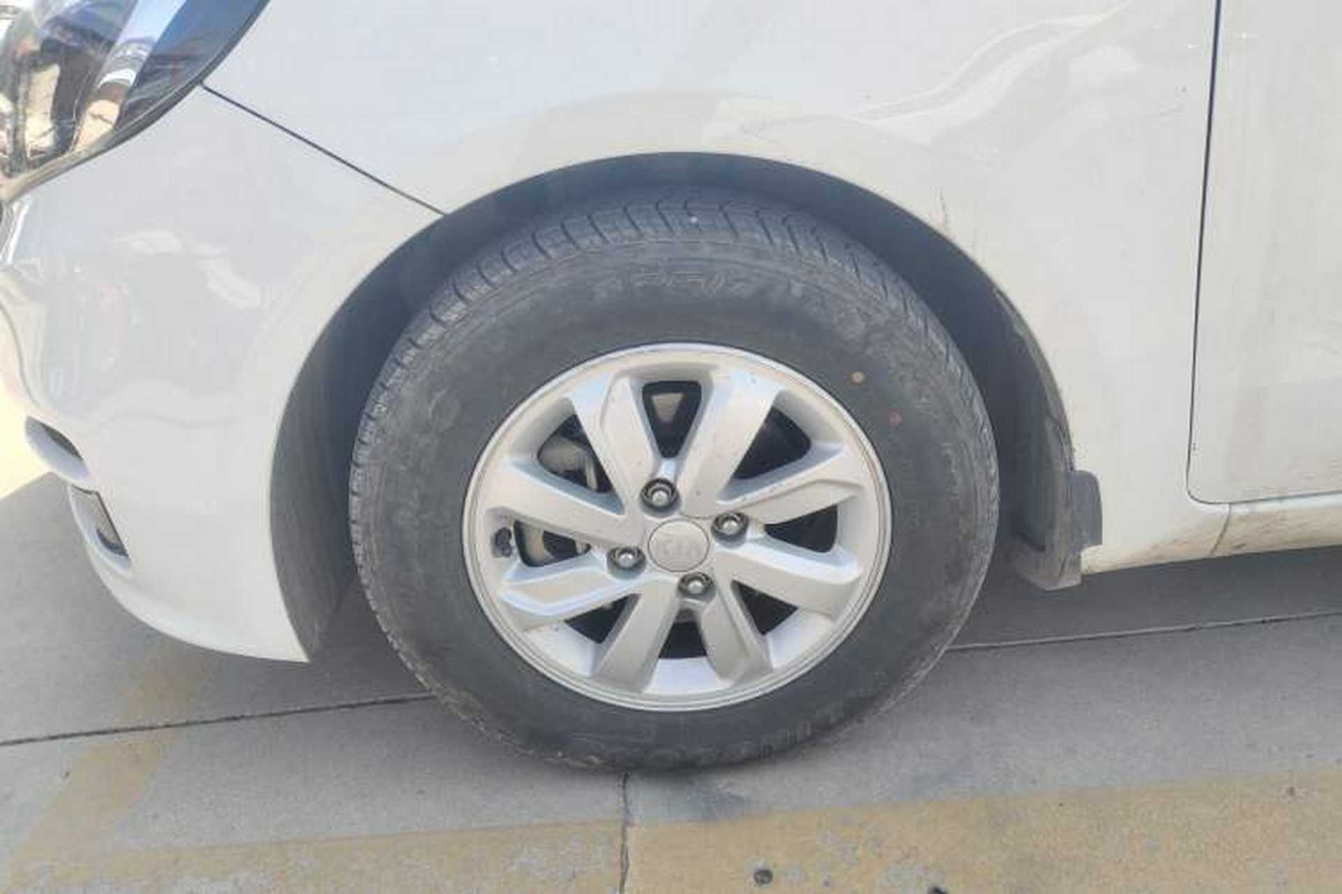 Used Kia K2 2015 Sedan 1.4L MT GLS Left Front Wheel Hub