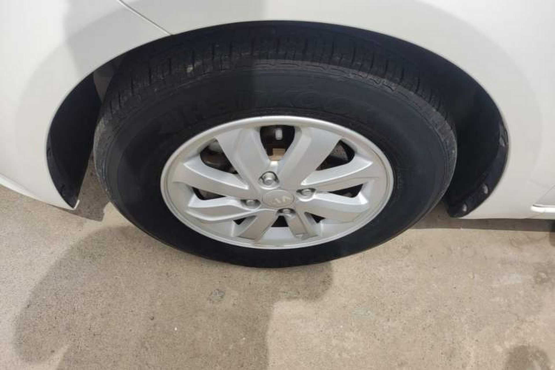 Used Kia K2 2015 Sedan 1.4L MT GLS Left Front Wheel Hub